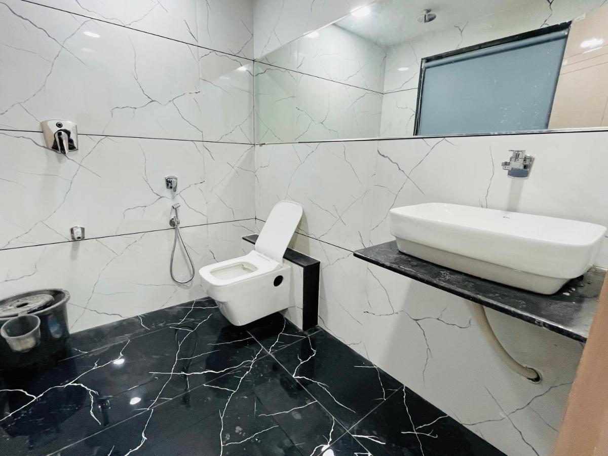 Hotel The Vital Surat Zewnętrze zdjęcie