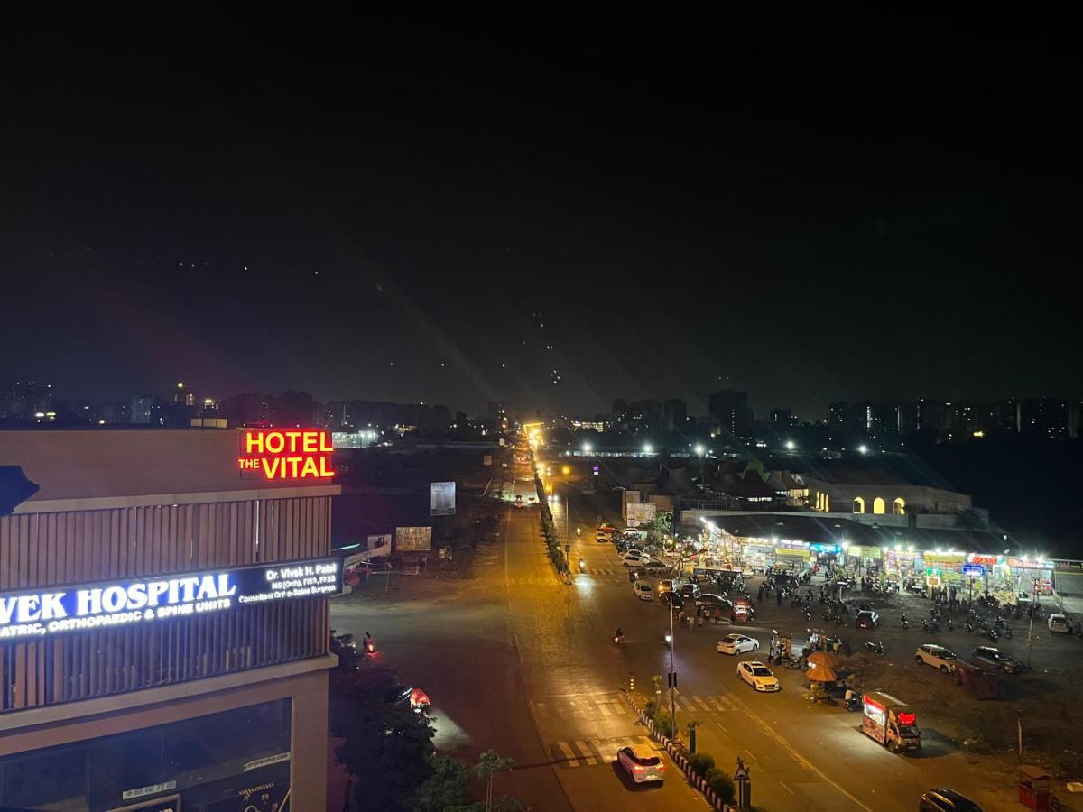 Hotel The Vital Surat Zewnętrze zdjęcie