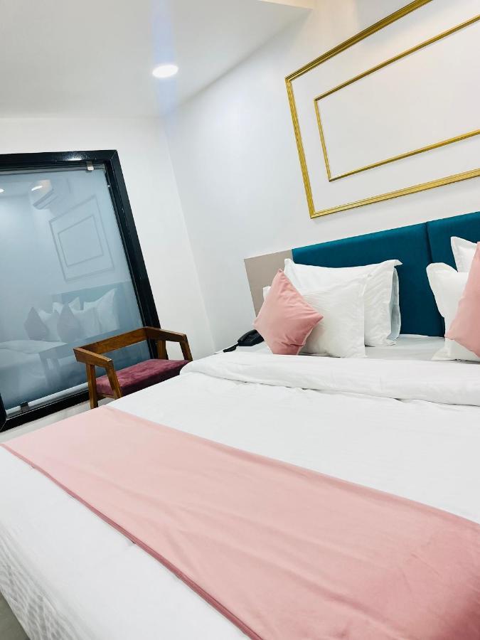 Hotel The Vital Surat Zewnętrze zdjęcie